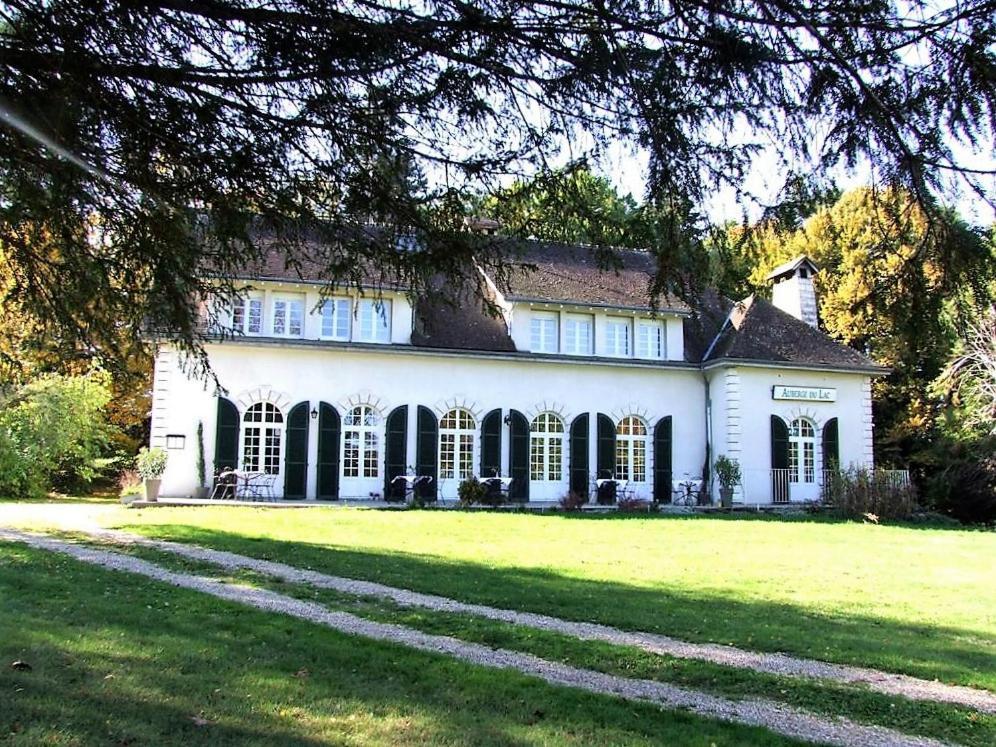 Auberge Du Lac De Mondon Mailhac-sur-Benaize Exterior photo