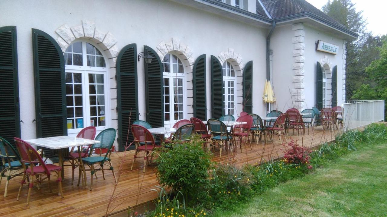 Auberge Du Lac De Mondon Mailhac-sur-Benaize Exterior photo