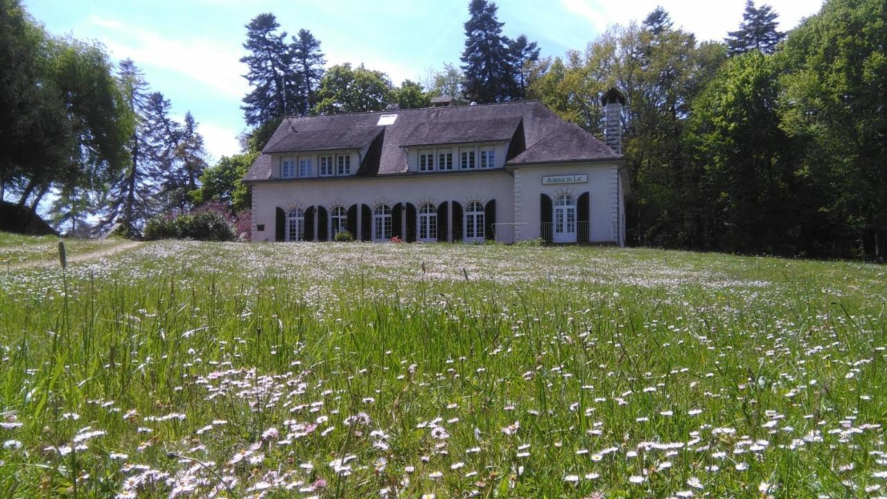 Auberge Du Lac De Mondon Mailhac-sur-Benaize Exterior photo